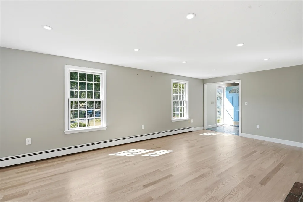 4 bed, 2 bath apartment for rent at 26 Old Coach Rd, Cohasset — photo 4 of 42
