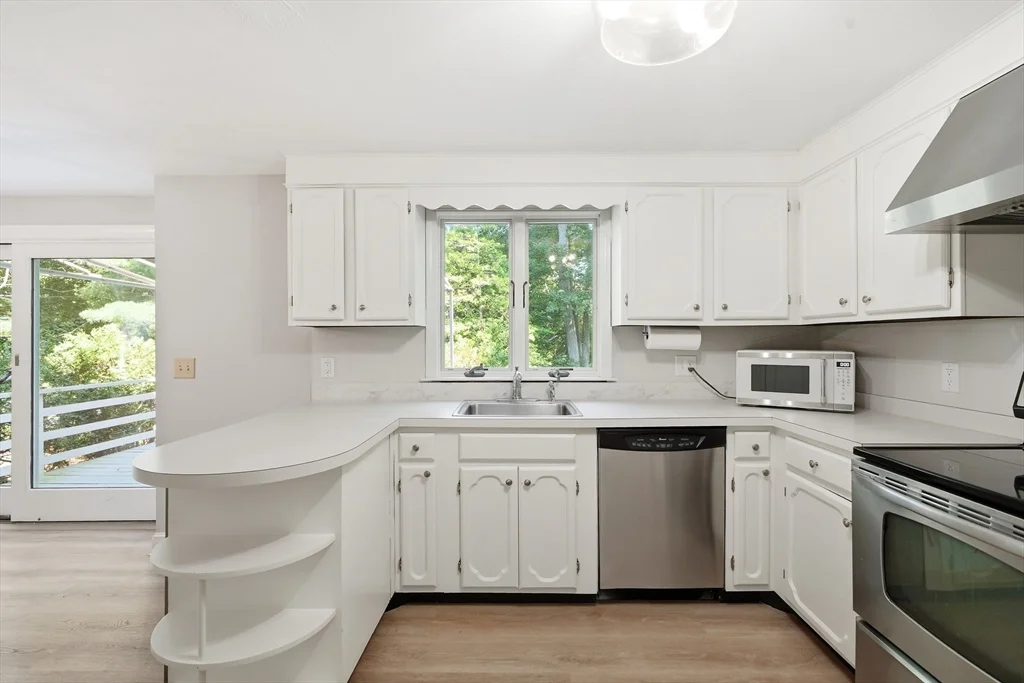 4 bed, 2 bath apartment for rent at 26 Old Coach Rd, Cohasset — photo 13 of 42