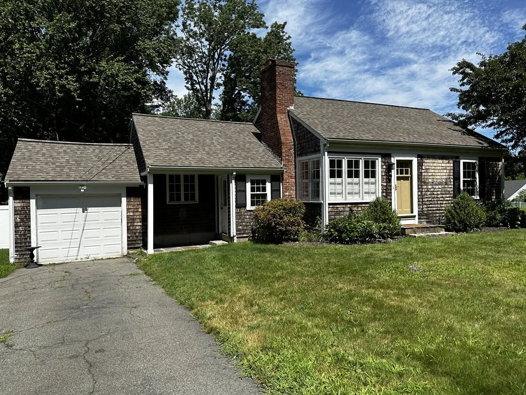 3 bed, 1 bath apartment for rent at 26 Old Oaken Bucket Rd, Scituate — photo 1 of 14