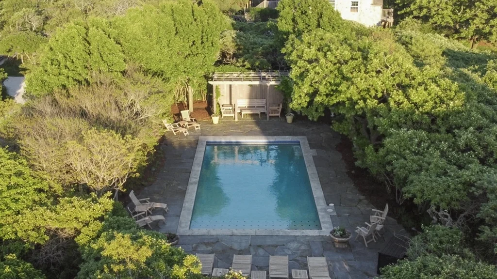 6 bed, 4+ bath apartment for rent at 26 Old Tom Nevers Unit 1, Nantucket — photo 3 of 31