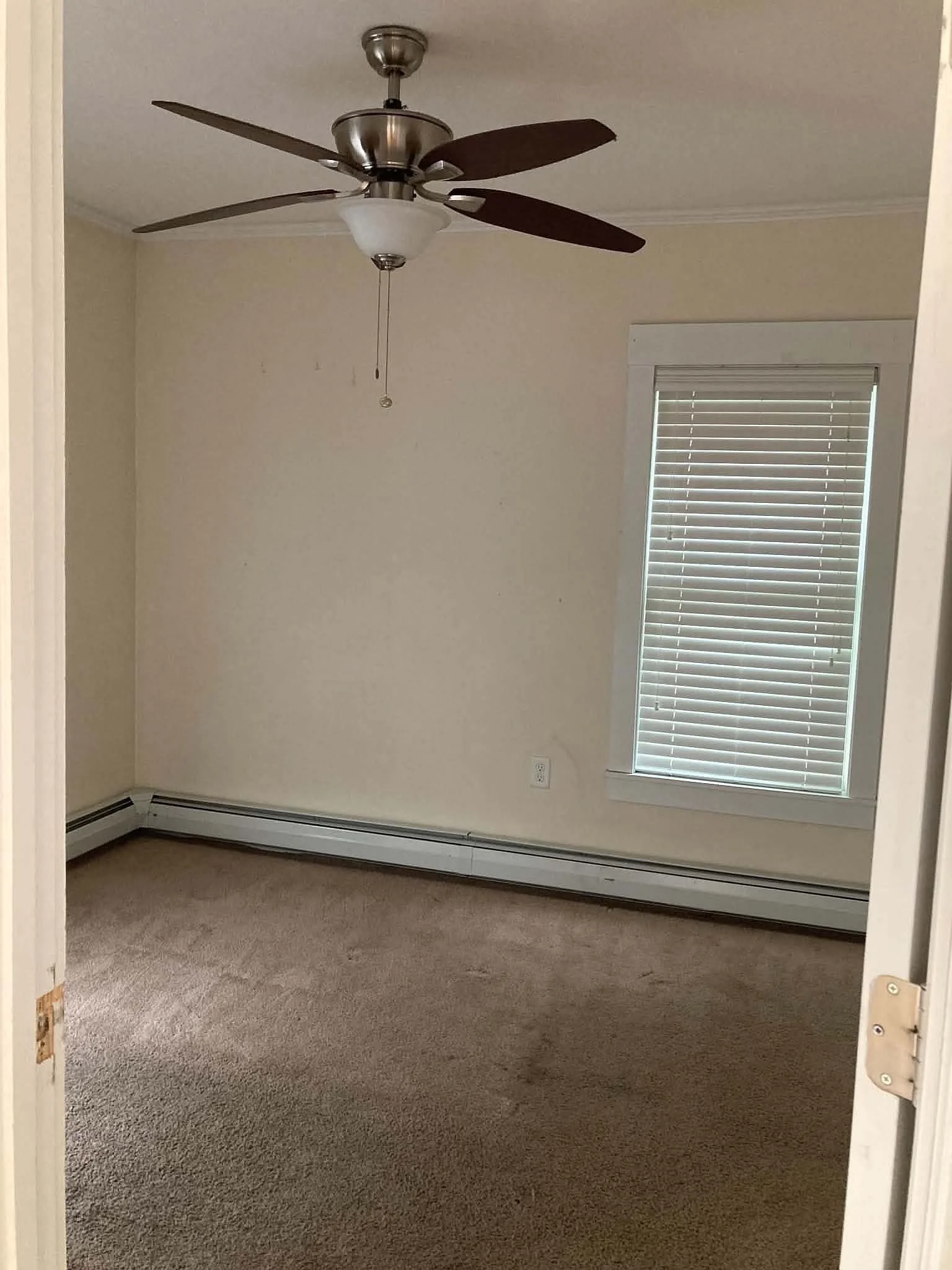 5 bed, 1 bath apartment for rent at 26 Orange St Unit 2, Fitchburg — photo 6 of 14