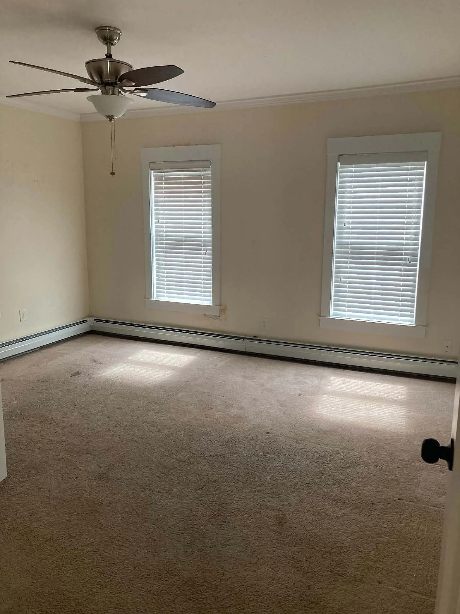 5 bed, 1 bath apartment for rent at 26 Orange St Unit 2, Fitchburg — photo 7 of 14