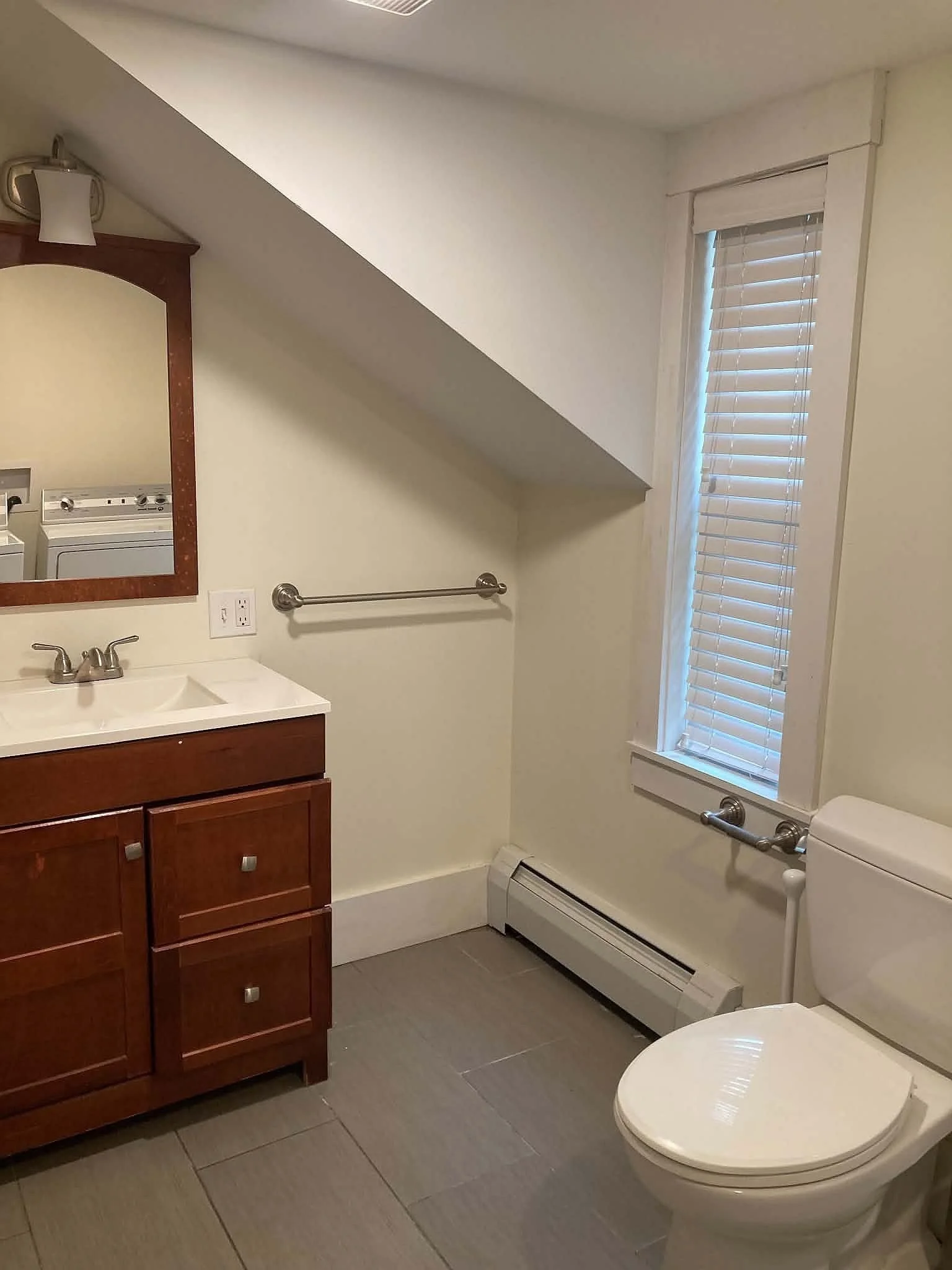 5 bed, 1 bath apartment for rent at 26 Orange St Unit 2, Fitchburg — photo 13 of 14