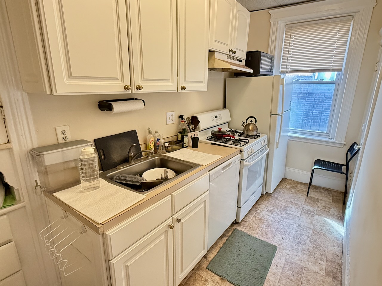 2 bed, 1 bath apartment for rent at 26 Park Vale Ave Unit 8, Brighton — photo 4 of 13