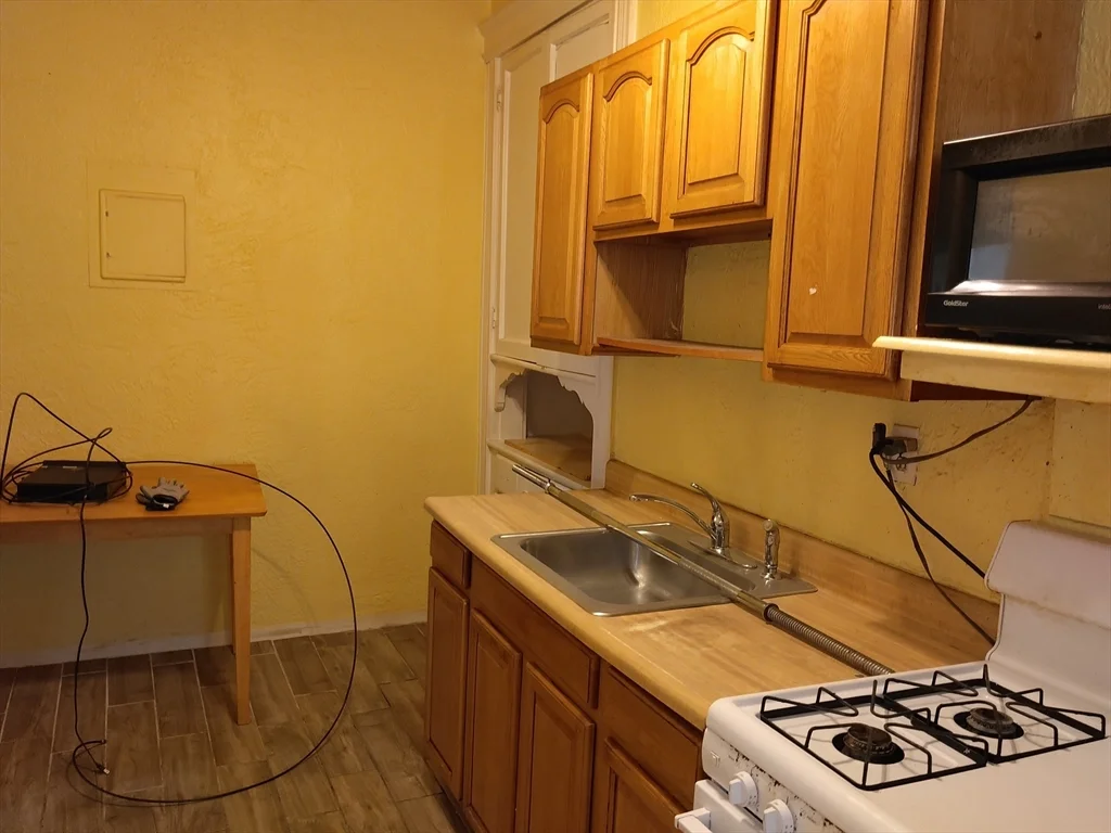 1 bed, 1 bath apartment for rent at 26 Park Vale Unit 4, Allston — photo 5 of 8