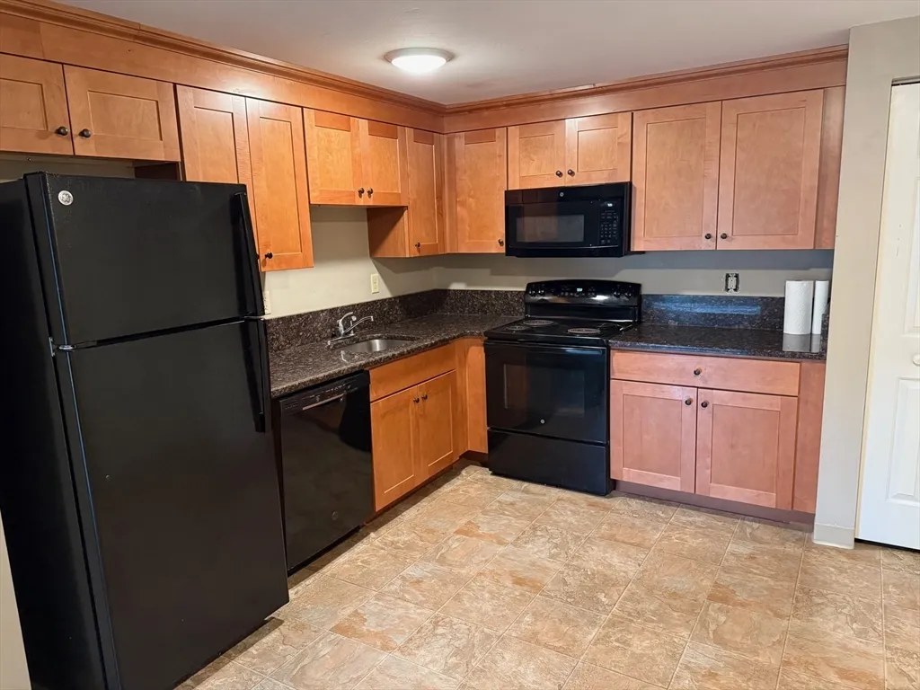 2 bed, 1 bath apartment for rent at 26 Parsonage St Unit 5, Marshfield — photo 2 of 4