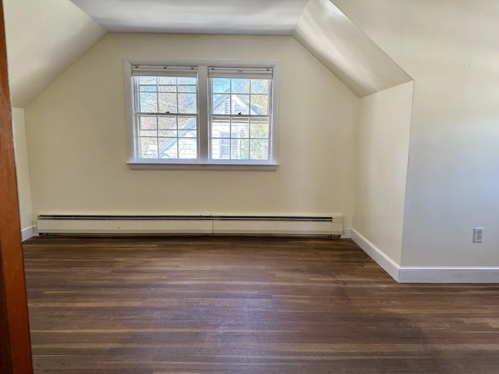 3 bed, 1 bath apartment for rent at 26 Pearl St, Lexington — photo 6 of 8