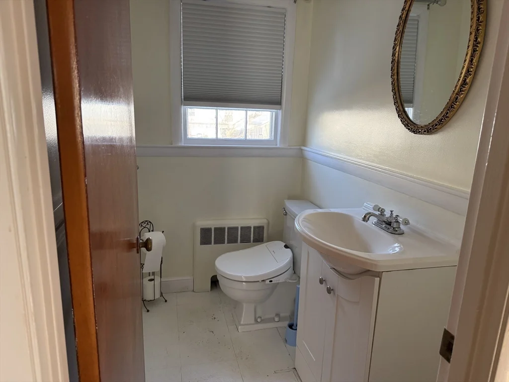 3 bed, 1 bath apartment for rent at 26 Pearl St, Lexington — photo 8 of 8