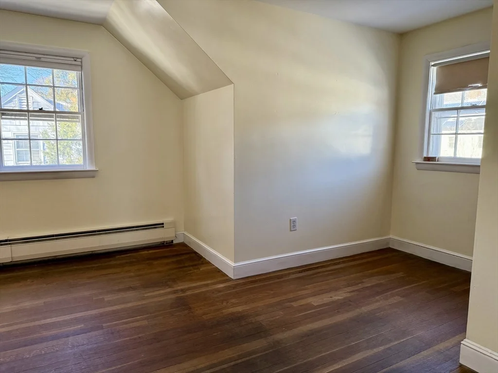 3 bed, 1 bath apartment for rent at 26 Pearl St, Lexington — photo 5 of 8