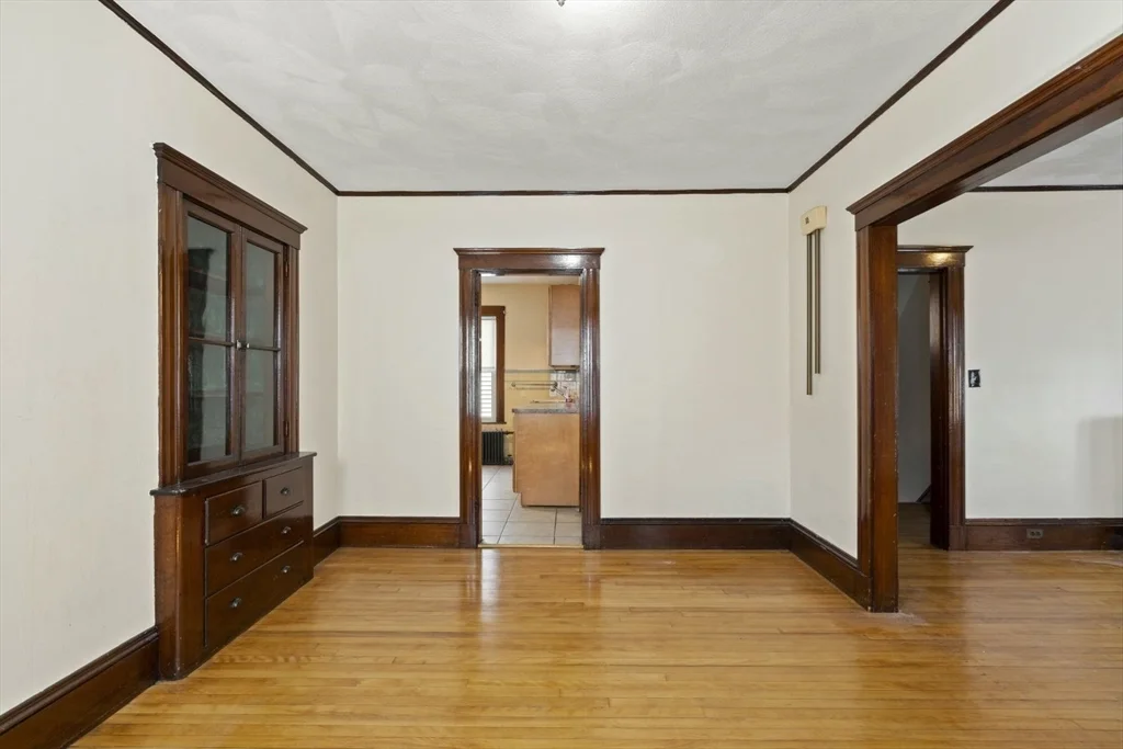 4 bed, 2 bath apartment for rent at 26 Pennsylvania Ave Unit 26, East Somerville — photo 3 of 25