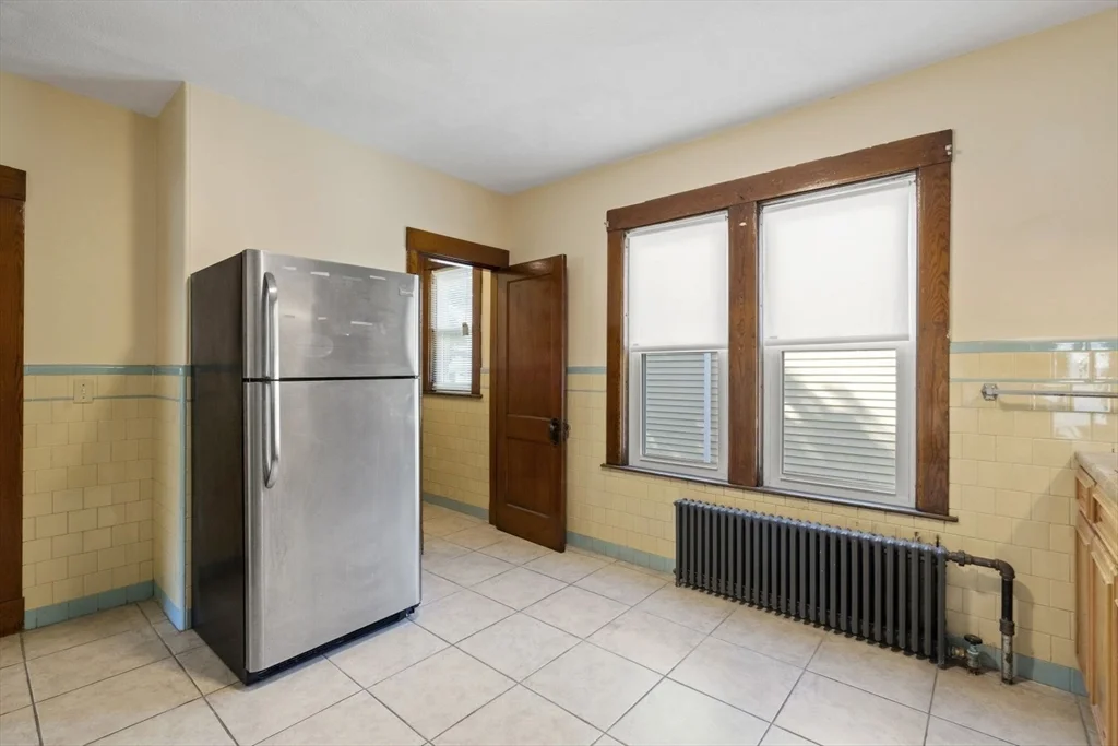 4 bed, 2 bath apartment for rent at 26 Pennsylvania Ave Unit 26, East Somerville — photo 6 of 25