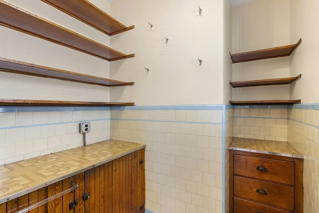 4 bed, 2 bath apartment for rent at 26 Pennsylvania Ave Unit 26, East Somerville — photo 7 of 25