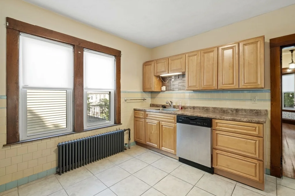 4 bed, 2 bath apartment for rent at 26 Pennsylvania Ave Unit 26, East Somerville — photo 5 of 25