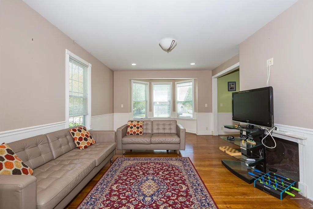 7 bed, 2 bath apartment for rent at 26 Pine St Unit 26, Natick — photo 30 of 34