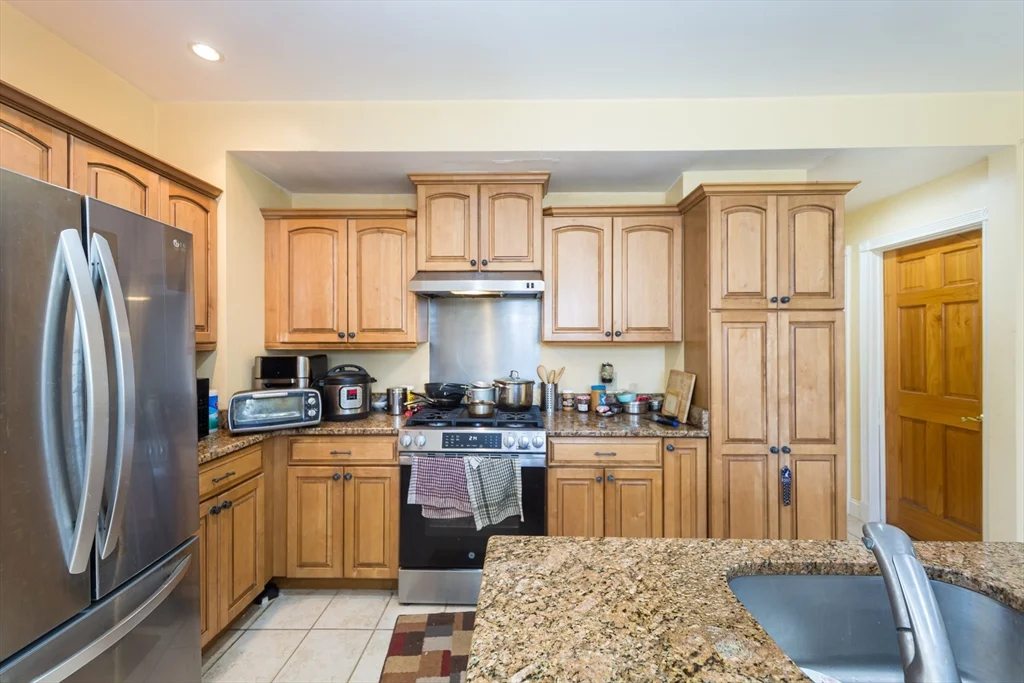 7 bed, 2 bath apartment for rent at 26 Pine St Unit 26, Natick — photo 3 of 34