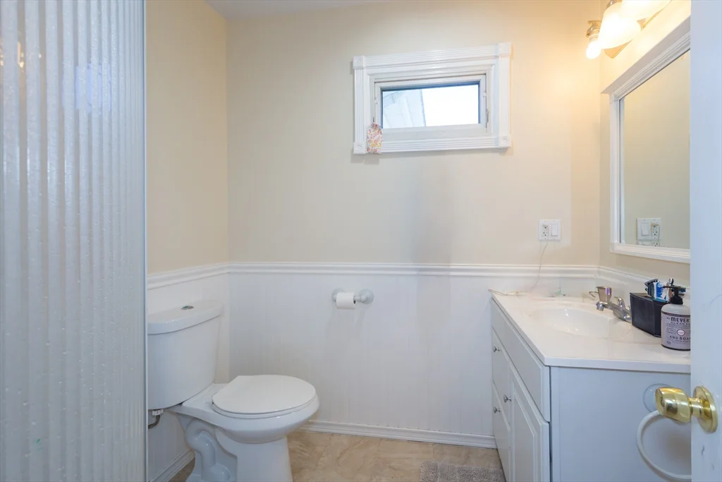 7 bed, 2 bath apartment for rent at 26 Pine St Unit 26, Natick — photo 18 of 34