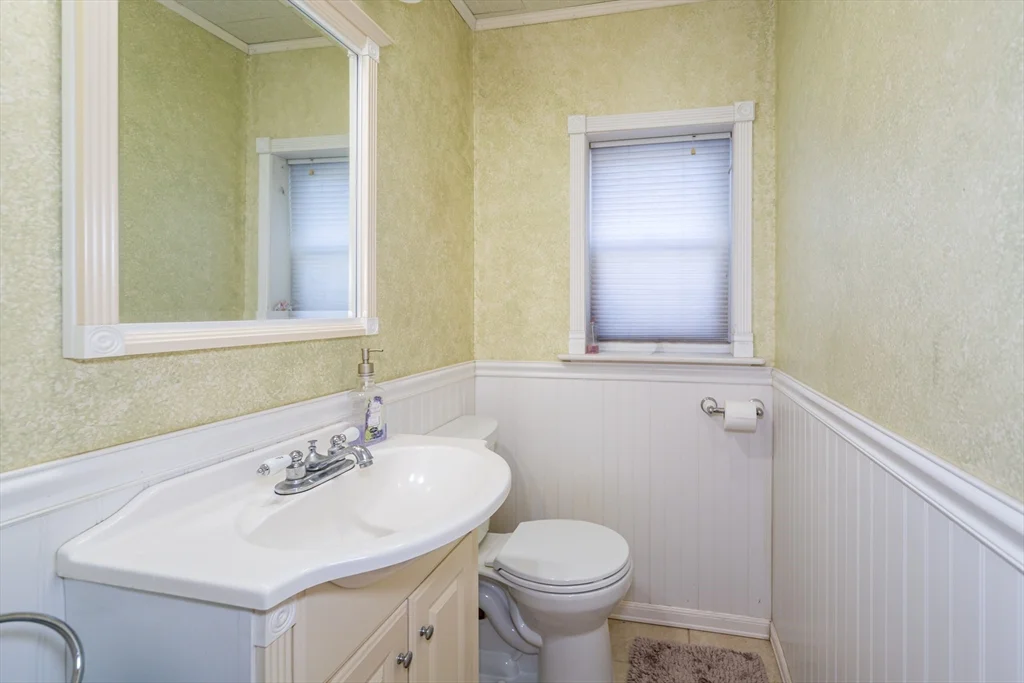 7 bed, 2 bath apartment for rent at 26 Pine St Unit 26, Natick — photo 2 of 34