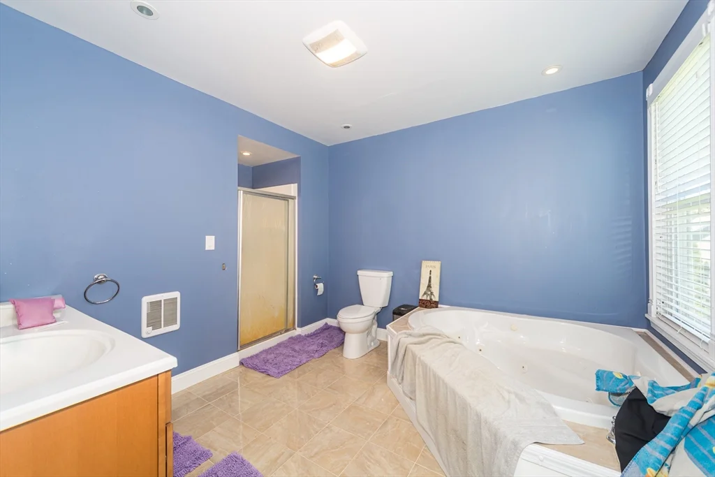7 bed, 2 bath apartment for rent at 26 Pine St Unit 26, Natick — photo 26 of 34