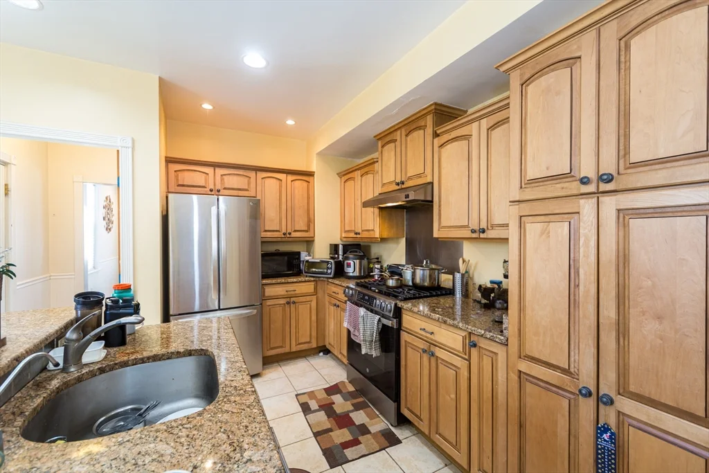 7 bed, 2 bath apartment for rent at 26 Pine St Unit 26, Natick — photo 4 of 34