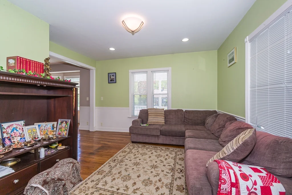 7 bed, 2 bath apartment for rent at 26 Pine St Unit 26, Natick — photo 33 of 34