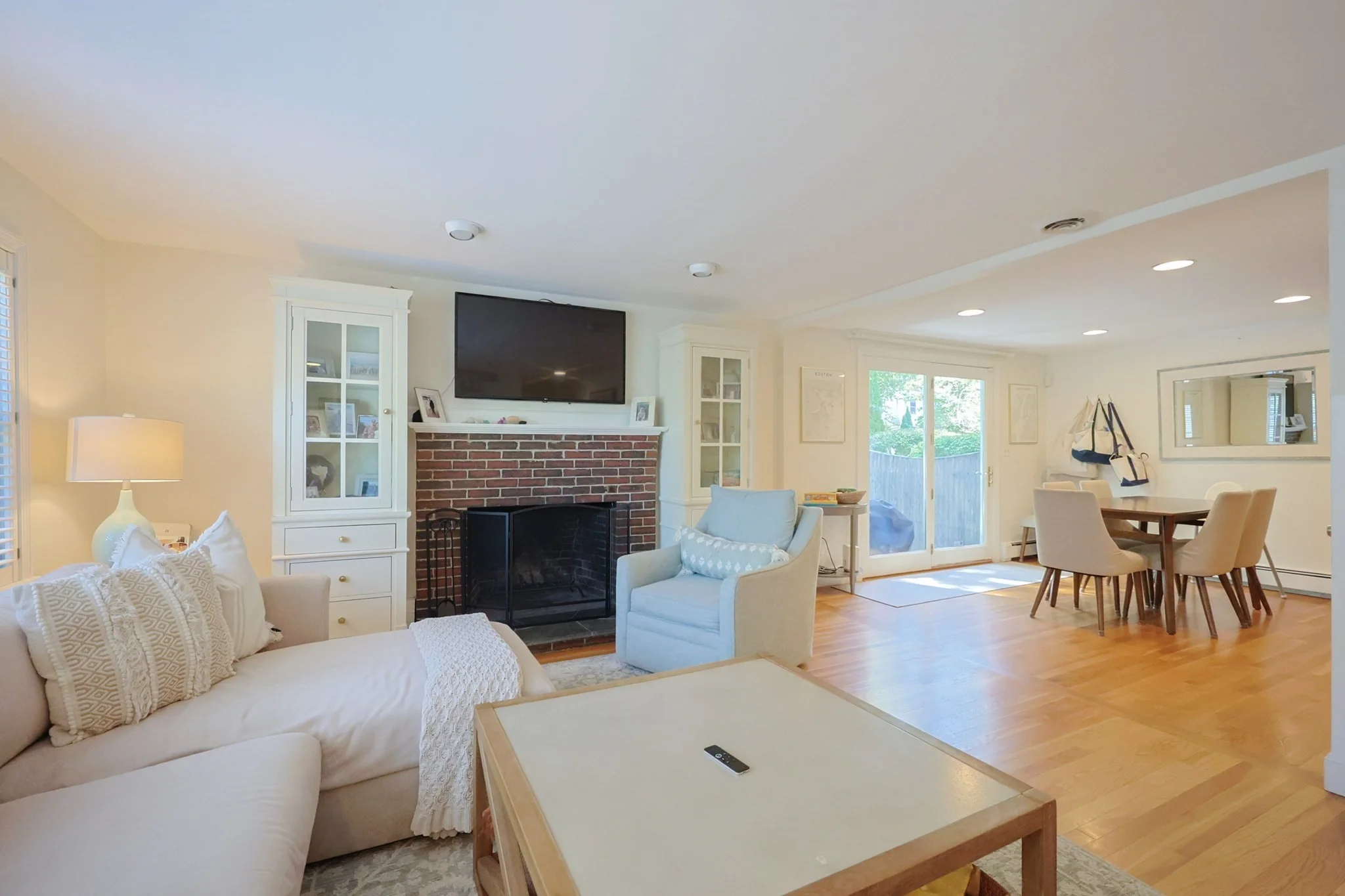 2 bed, 2 bath apartment for rent at 26 Pleasant St Unit B, Wellesley — photo 2 of 23