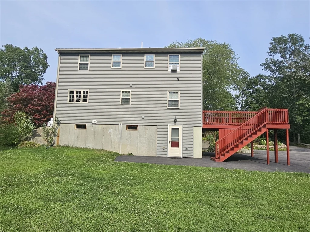 3 bed, 2 bath apartment for rent at 26 Purchase St Unit 1, Rehoboth — photo 3 of 42
