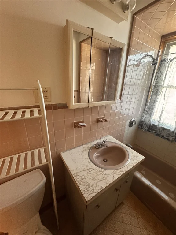 2 bed, 1 bath apartment for rent at 26 Rockwell Ave Unit 2, Medford — photo 10 of 19