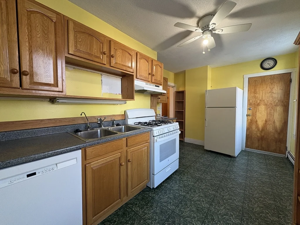 2 bed, 1 bath apartment for rent at 26 Saint James St Unit 26, Newton — photo 1 of 13