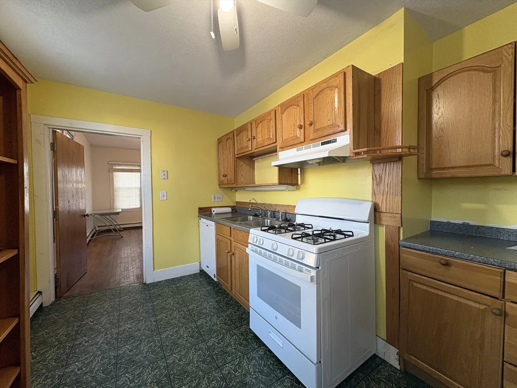 2 bed, 1 bath apartment for rent at 26 Saint James St Unit 26, Newton — photo 2 of 13