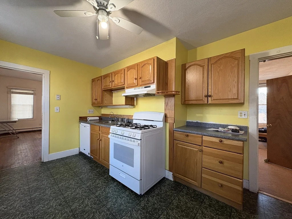 2 bed, 1 bath apartment for rent at 26 Saint James St Unit 26, Newton — photo 3 of 13
