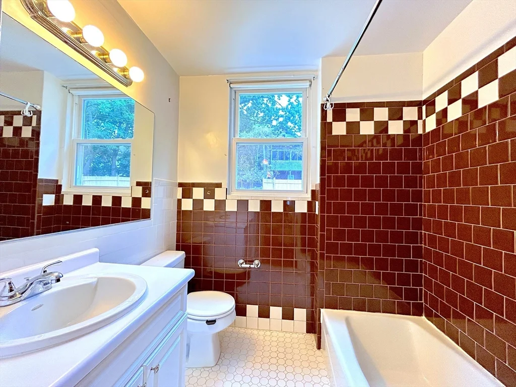 1 bed, 1 bath apartment for rent at 26 Sargent St Unit 1, Roxbury — photo 6 of 9
