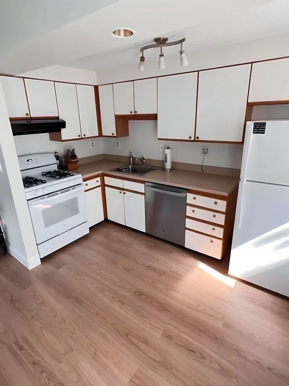 2 bed, 1 bath apartment for rent at 26 School St Unit 1, Gun Rock — photo 5 of 17