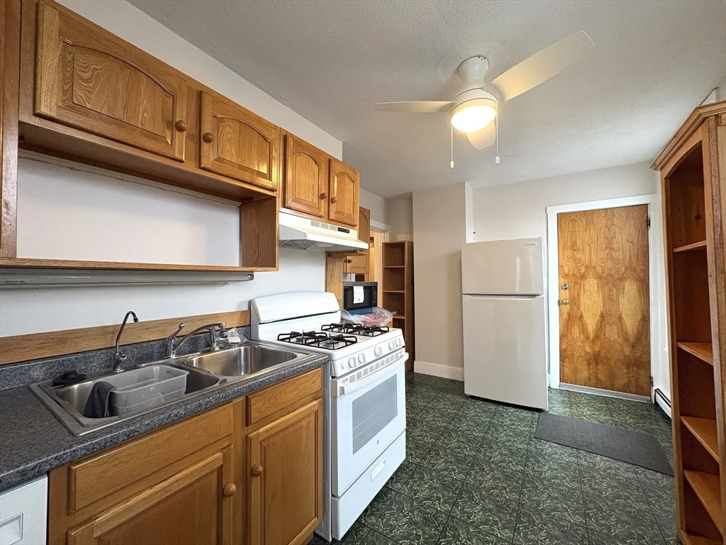 2 bed, 1 bath apartment for rent at 26 Saint James St Unit 26, Newton — photo 4 of 9