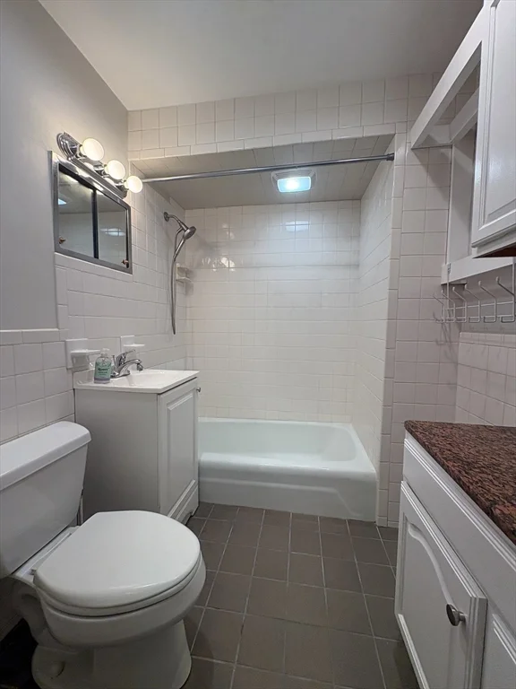 2 bed, 1 bath apartment for rent at 26 Saint James St Unit 26, Newton — photo 5 of 9