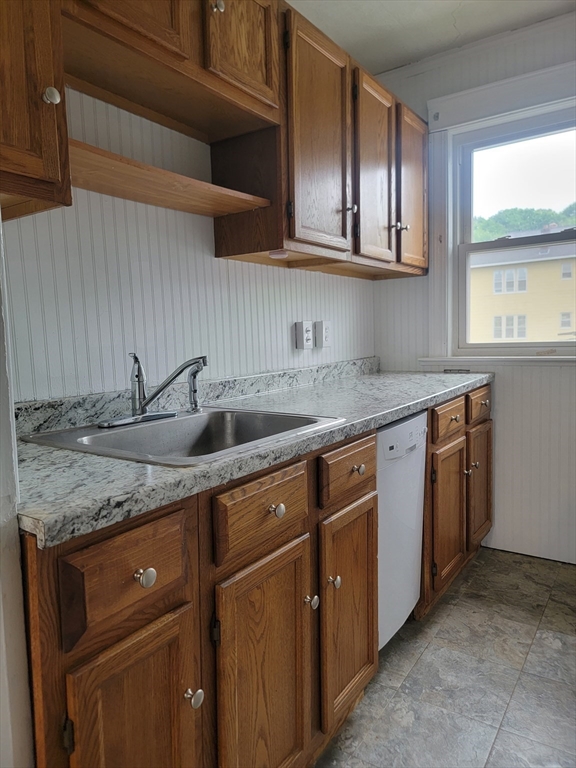 2 bed, 1 bath apartment for rent at 26 Stebbins St Unit 3, Worcester — photo 5 of 12