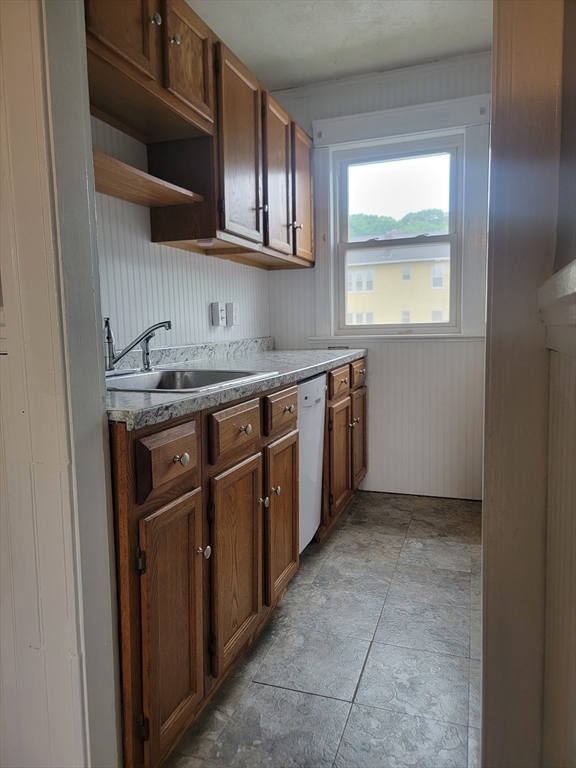 2 bed, 1 bath apartment for rent at 26 Stebbins St Unit 3, Worcester — photo 4 of 12