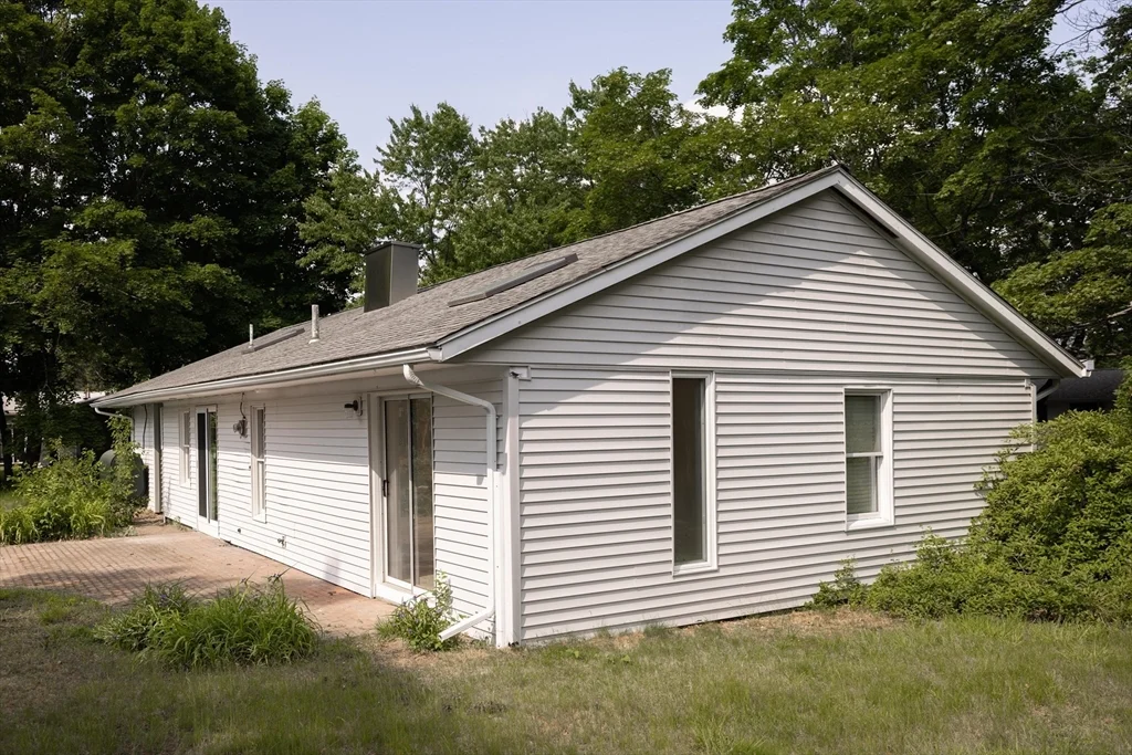 3 bed, 2 bath apartment for rent at 26 Steven Rd, Westborough — photo 2 of 25