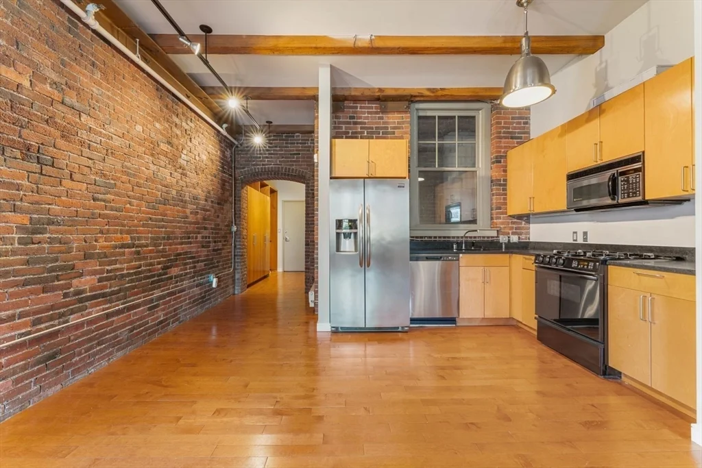 Studio bed, 1 bath apartment for rent at 26 Stillman St Unit 3-5, North End — photo 3 of 27