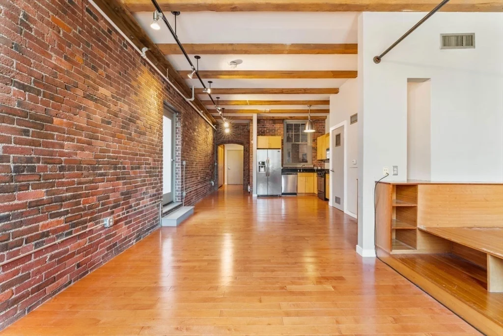 Studio bed, 1 bath apartment for rent at 26 Stillman St Unit 3-5, North End — photo 4 of 27