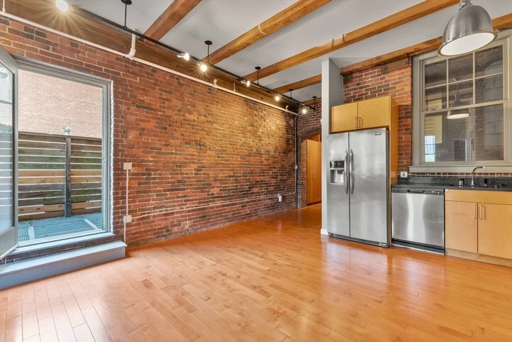 Studio bed, 1 bath apartment for rent at 26 Stillman St Unit 3-5, North End — photo 5 of 27