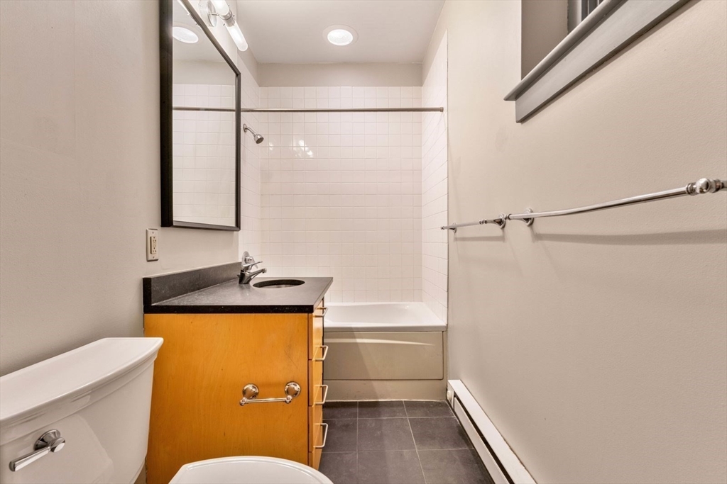 Studio bed, 1 bath apartment for rent at 26 Stillman St Unit 4-5, North End — photo 5 of 13