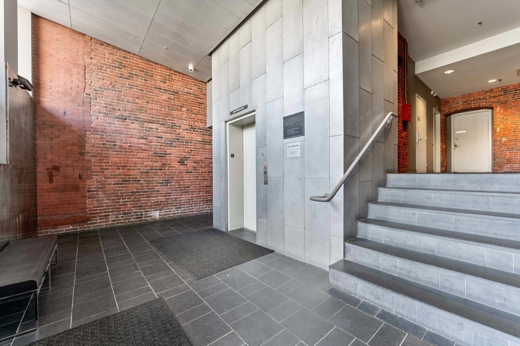 Studio bed, 1 bath apartment for rent at 26 Stillman St Unit 4-5, North End — photo 11 of 13