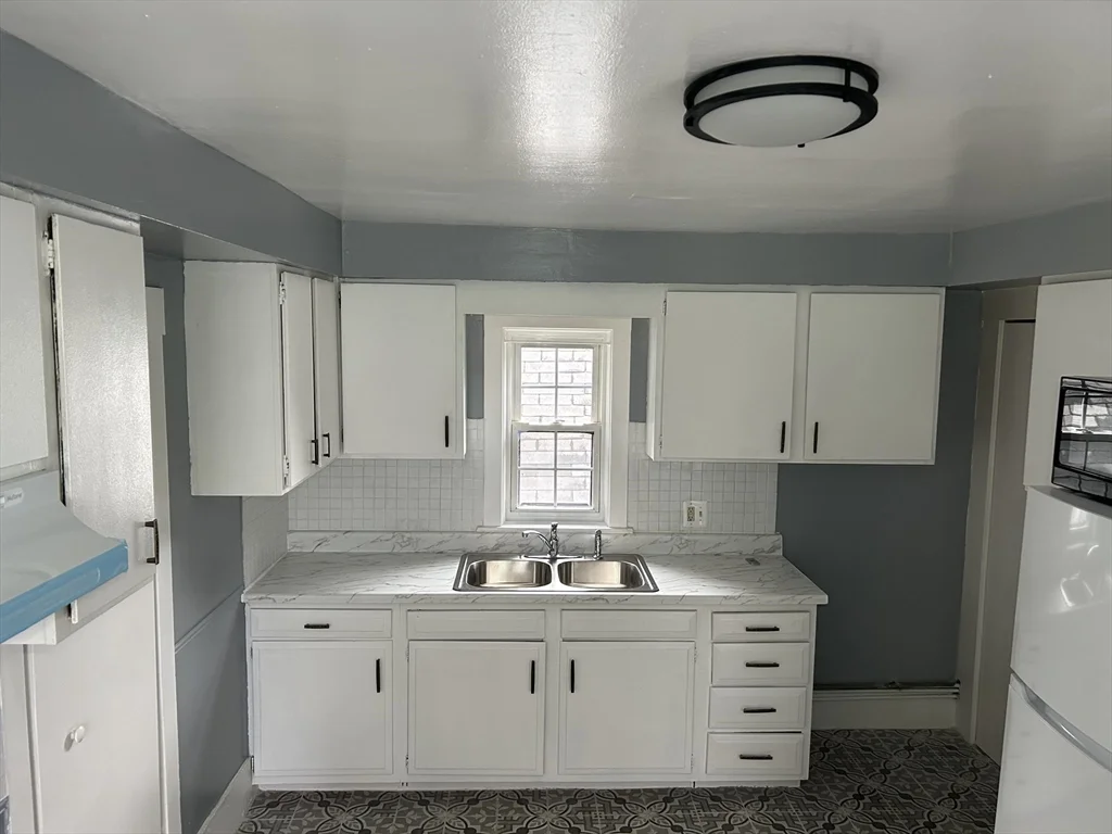 2 bed, 1 bath apartment for rent at 26 Summer St Unit 2, Leominster — photo 2 of 14