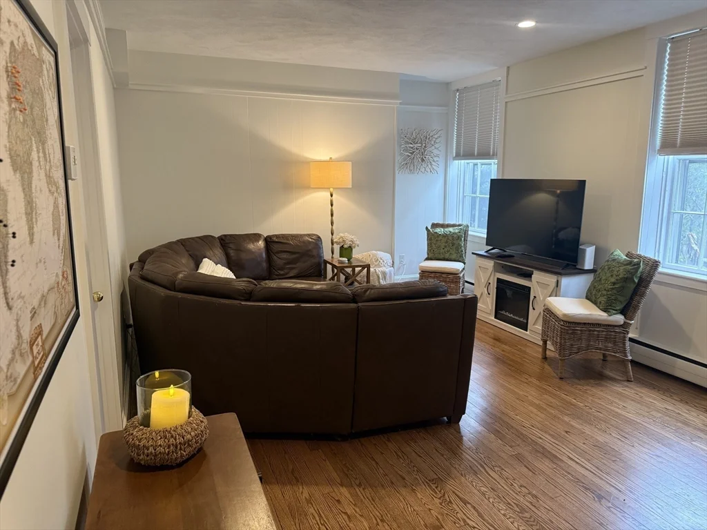 1 bed, 1 bath apartment for rent at 26 Summer Unit 4, Old Town — photo 2 of 31