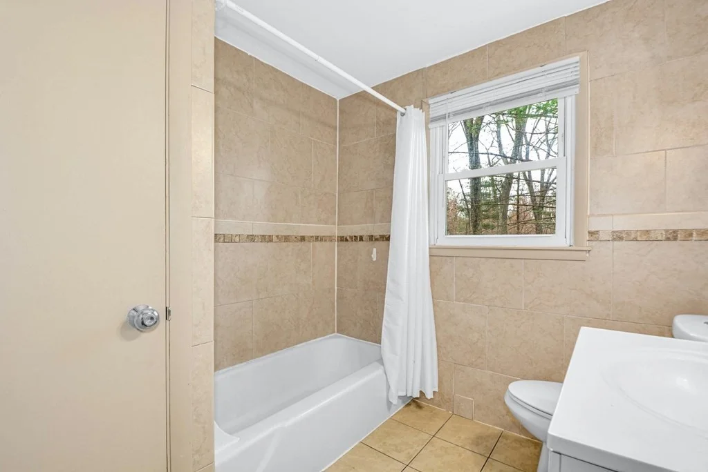 1 bed, 1 bath apartment for rent at 26 Sw Cutoff Unit 26D, Northborough — photo 14 of 17