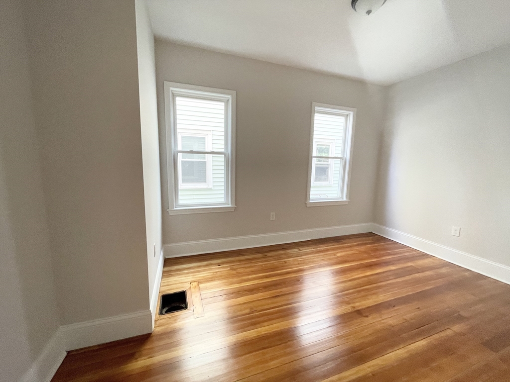 4 bed, 1 bath apartment for rent at 26 Taft Unit 1, Dorchester — photo 8 of 13