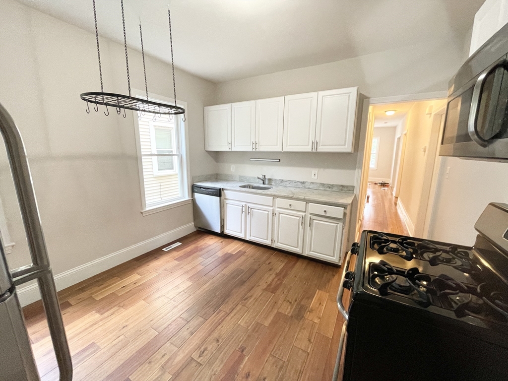 4 bed, 1 bath apartment for rent at 26 Taft Unit 1, Dorchester — photo 3 of 13