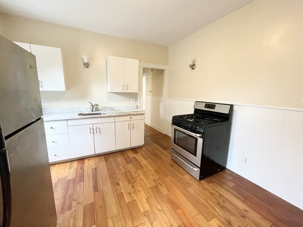 3 bed, 1 bath apartment for rent at 26 Taft Unit 2, Dorchester — photo 3 of 13