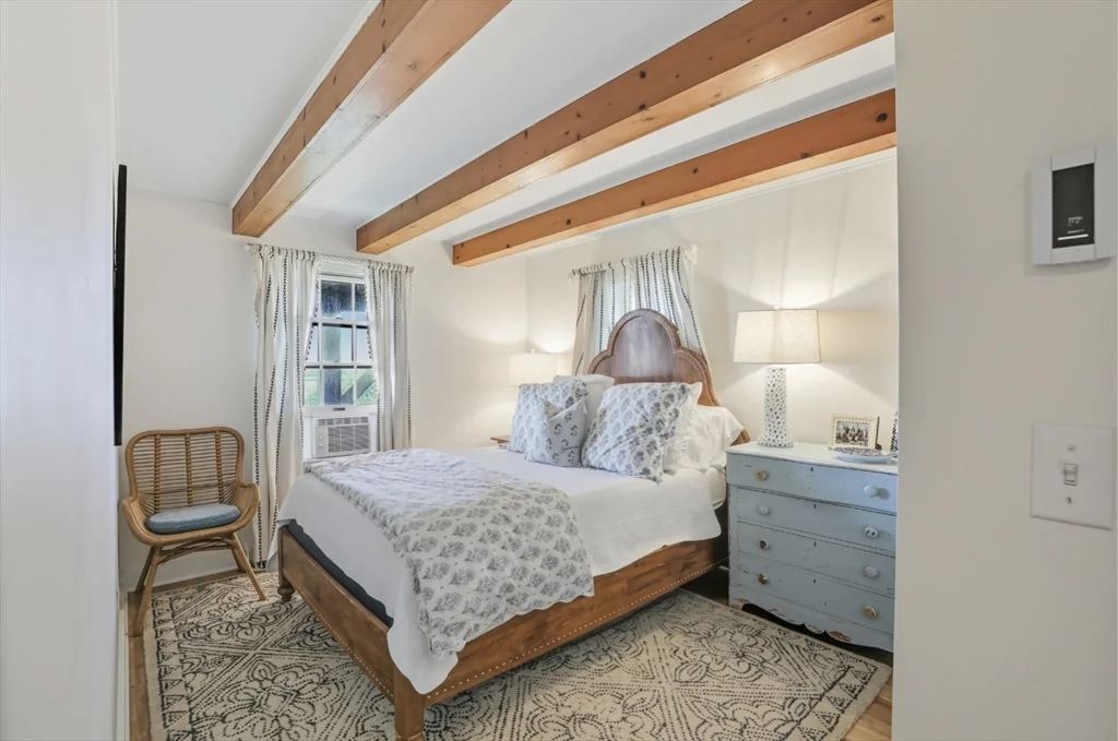 4 bed, 2 bath apartment for rent at 26 Tennessee Ave, Nantucket — photo 9 of 40