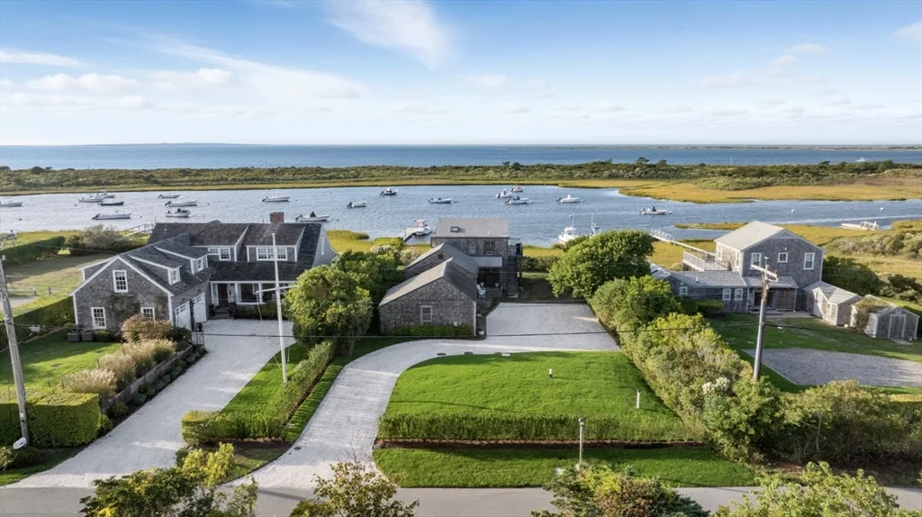 4 bed, 2 bath apartment for rent at 26 Tennessee Ave, Nantucket — photo 3 of 40